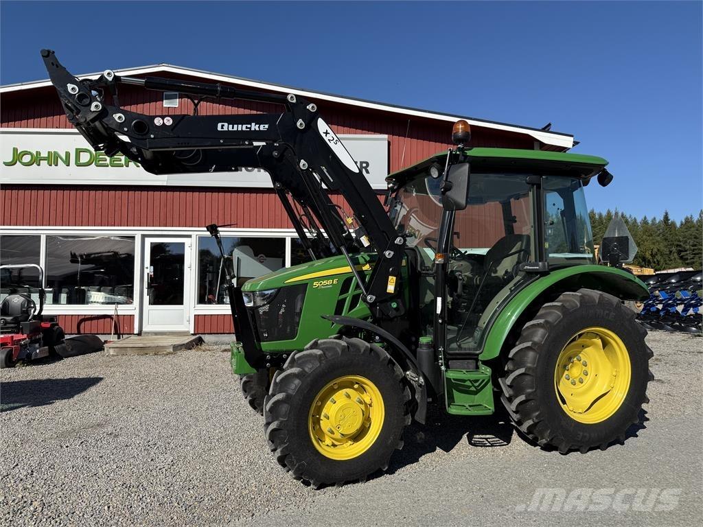 John Deere 5058E Traktory
