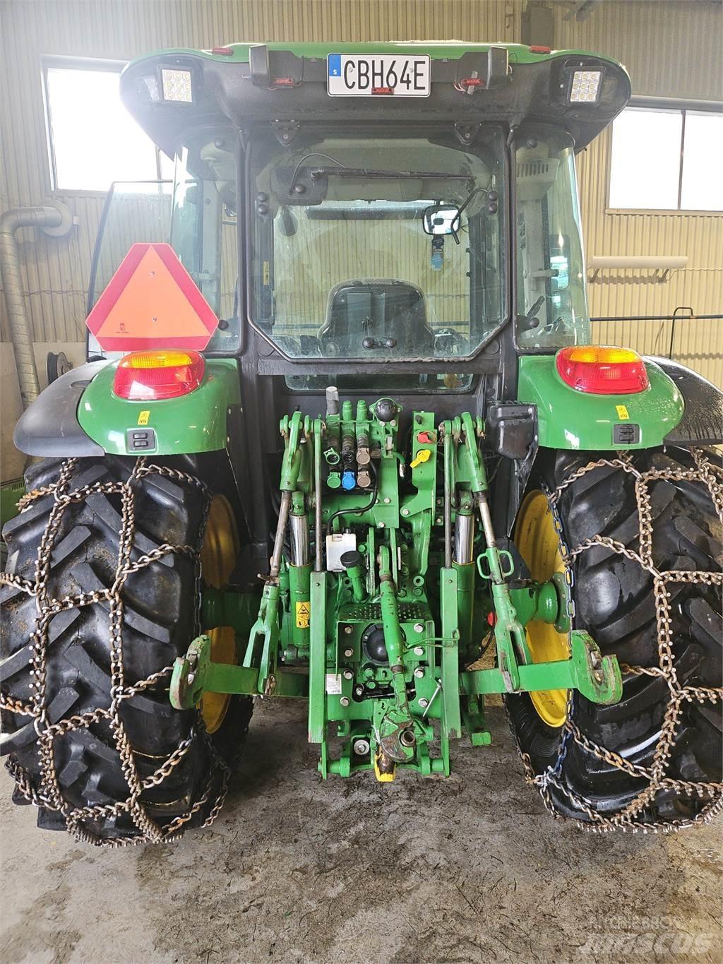 John Deere 5115M Traktory