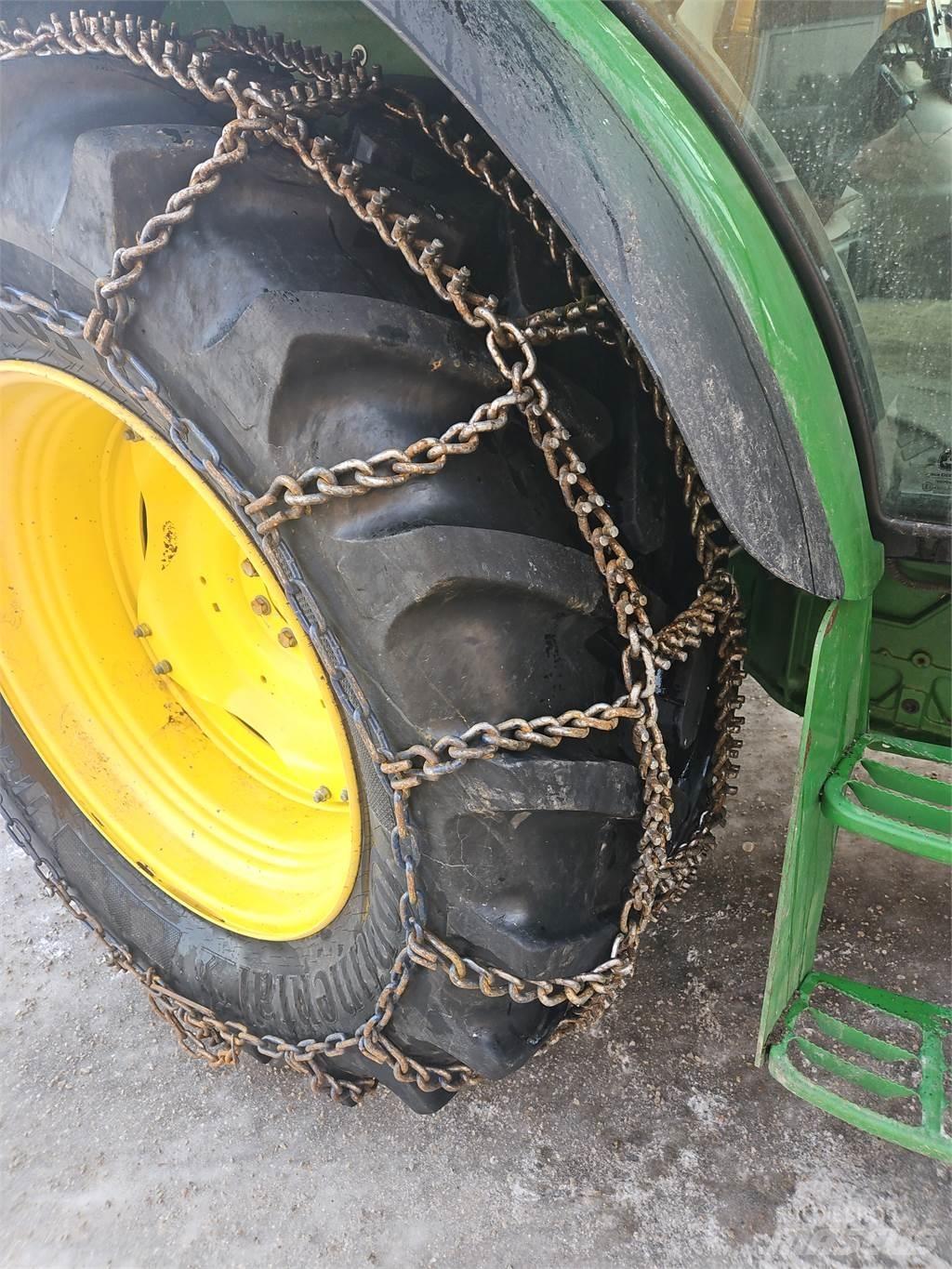 John Deere 5115M Traktory