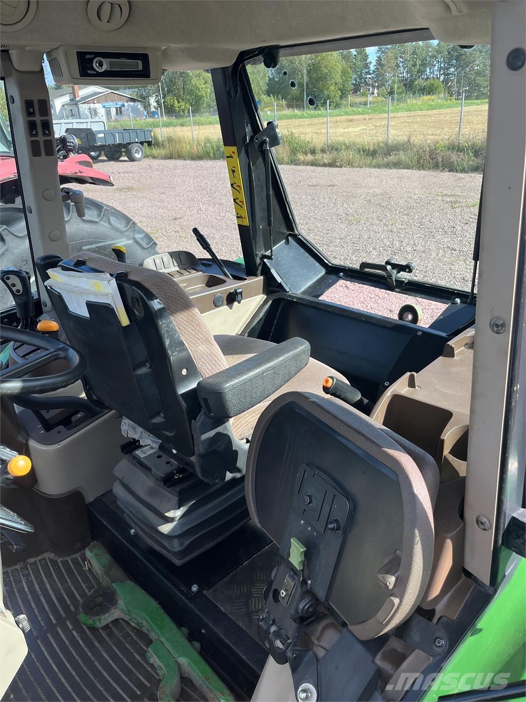 John Deere 5620 Traktory
