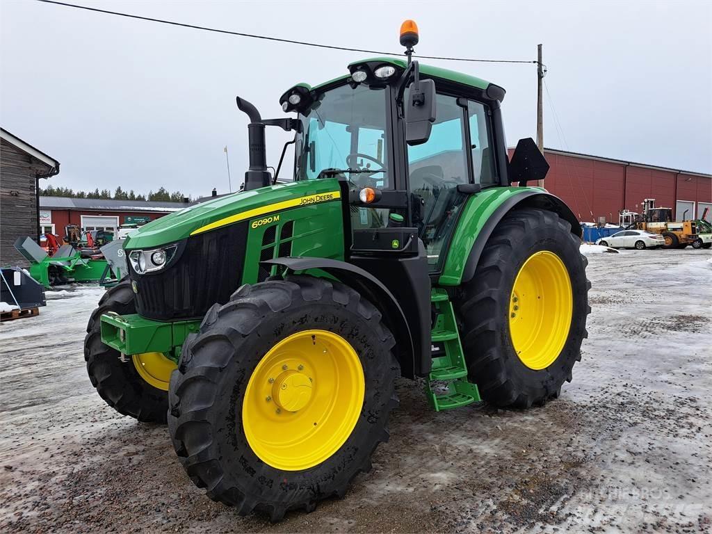 John Deere 6090M Traktory