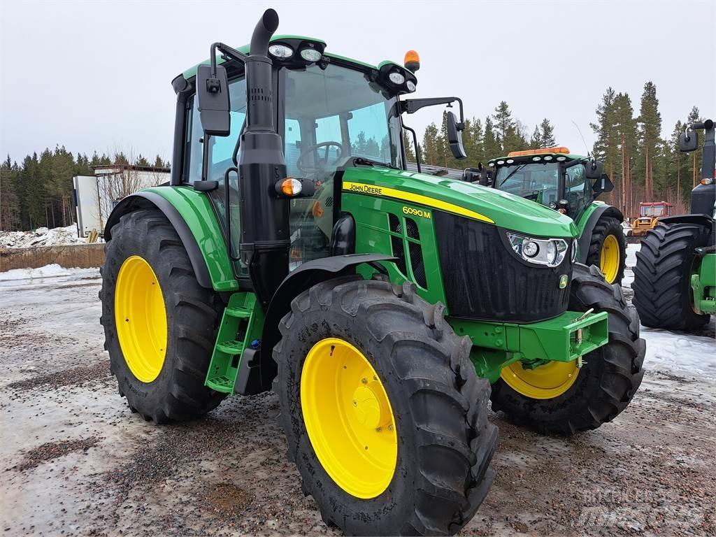 John Deere 6090M Traktory