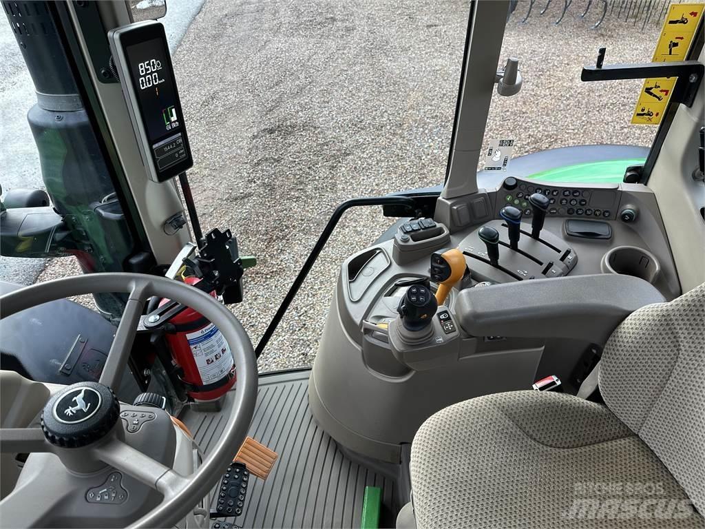 John Deere 6120M Traktory