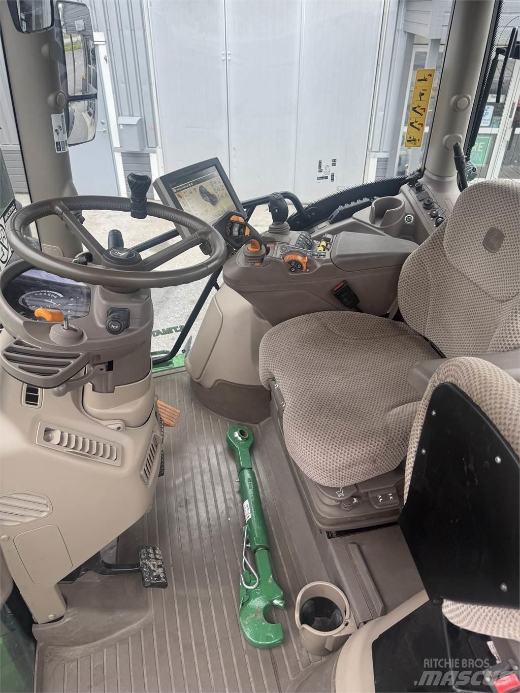 John Deere 6130R Traktory