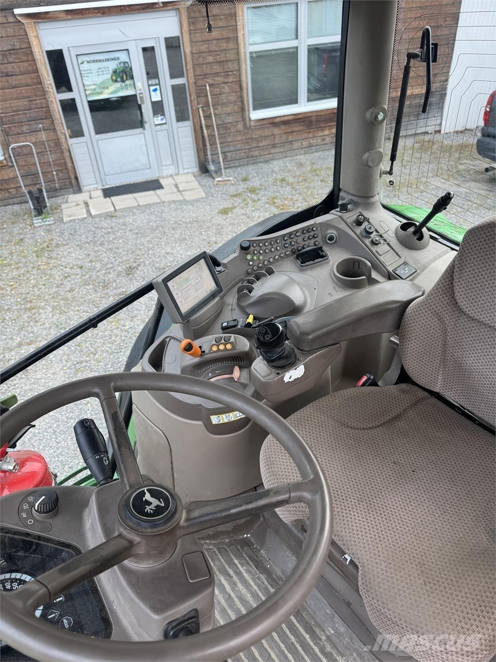 John Deere 6140R Traktory