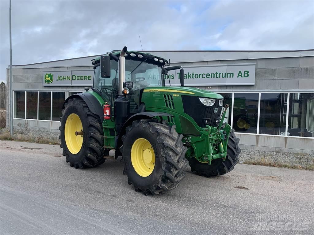 John Deere 6215R Traktory