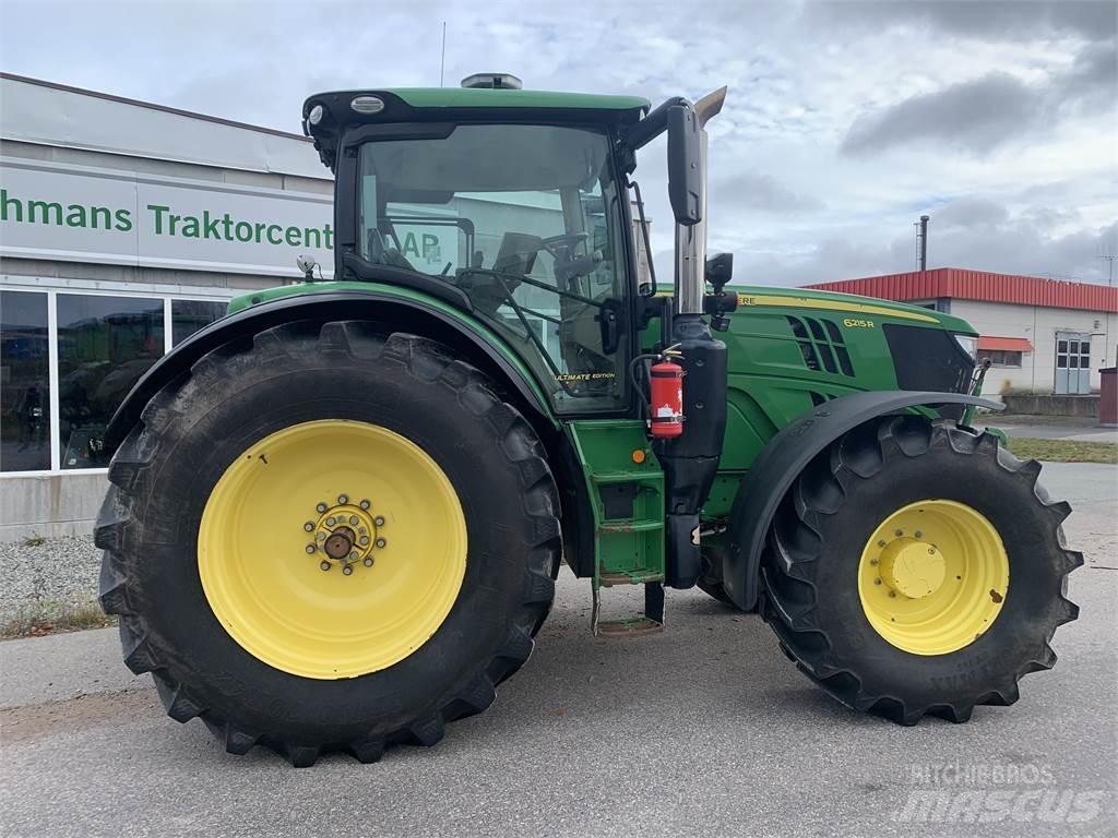 John Deere 6215R Traktory