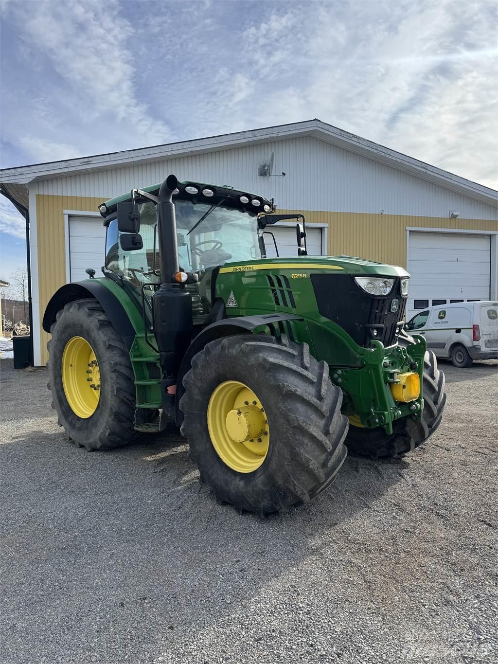 John Deere 6215R Traktory