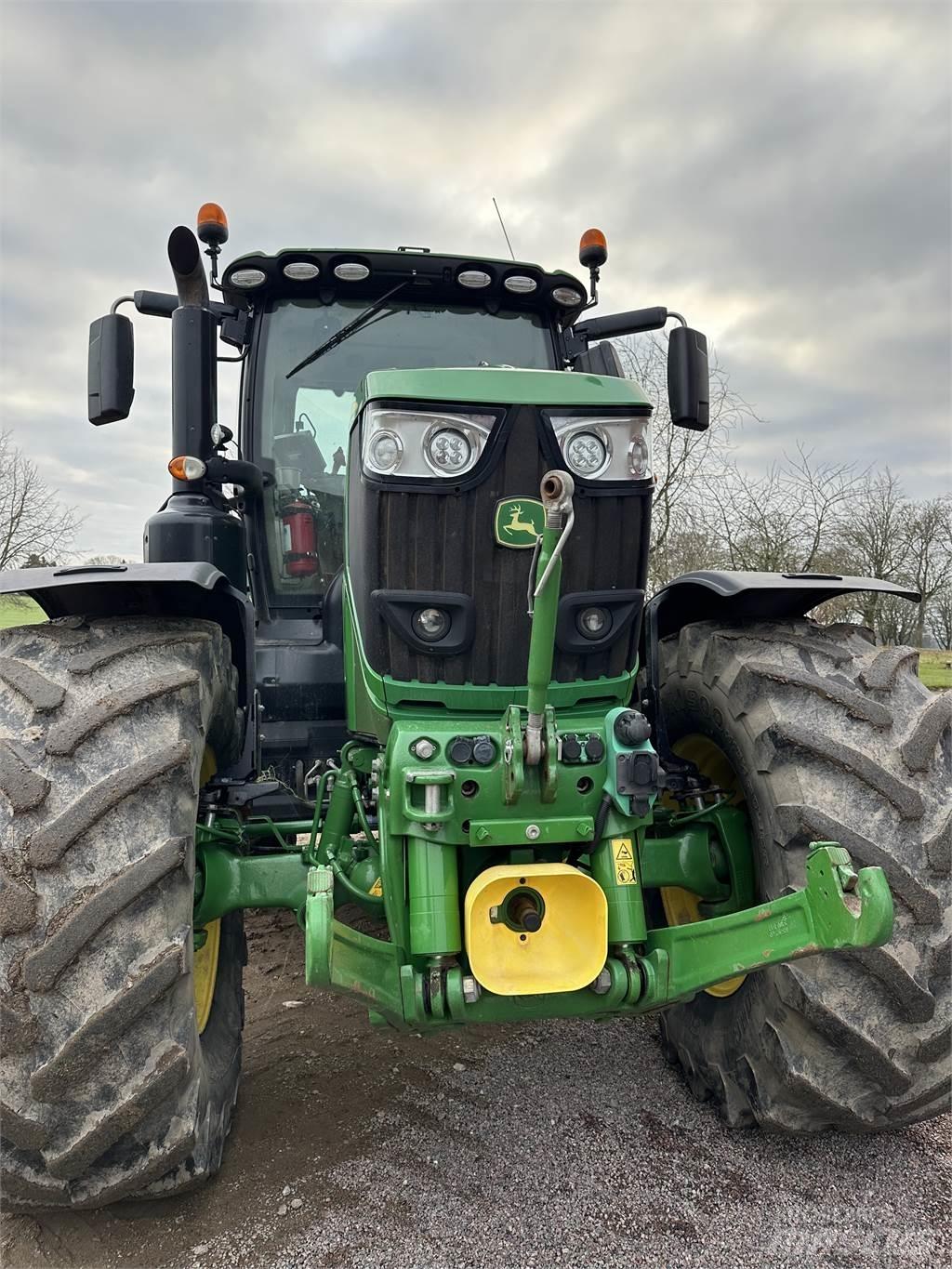 John Deere 6250R Traktory