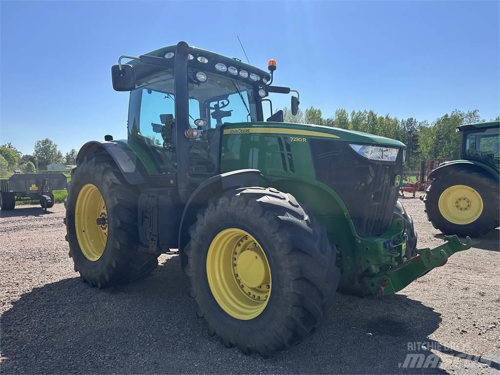 John Deere 7230R Traktory