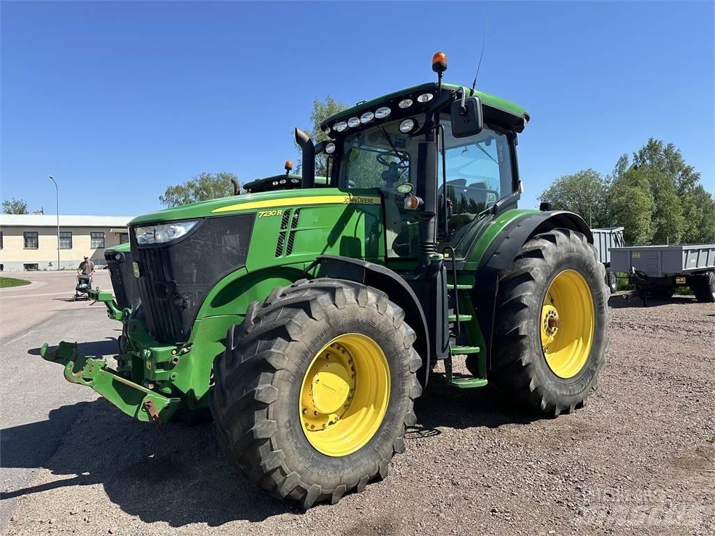John Deere 7230R Traktory