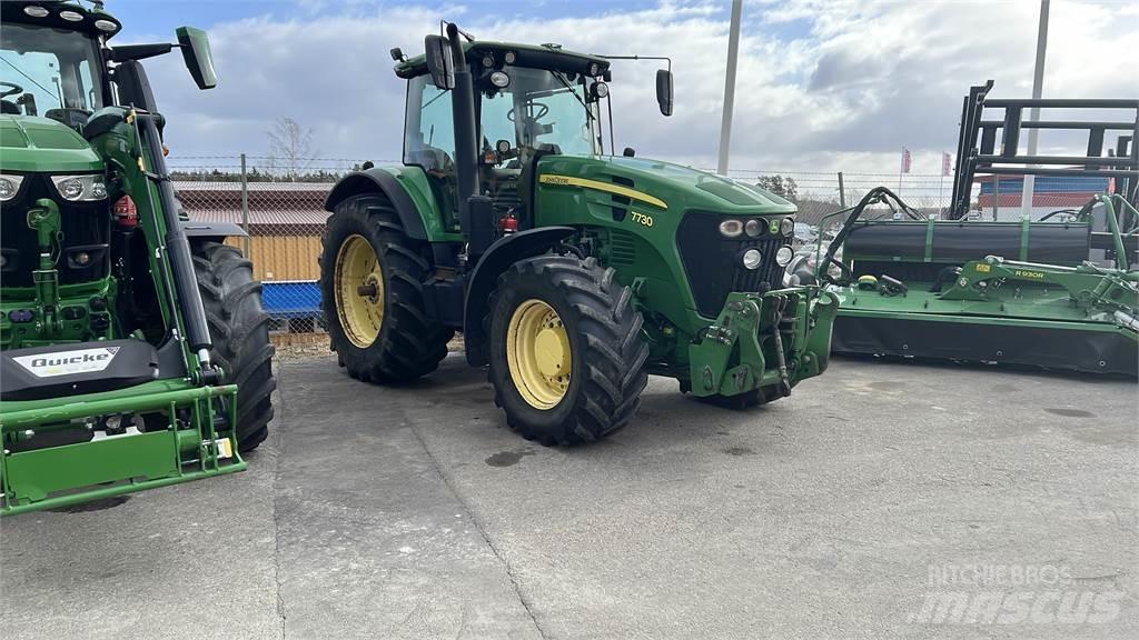 John Deere 7730 Traktory