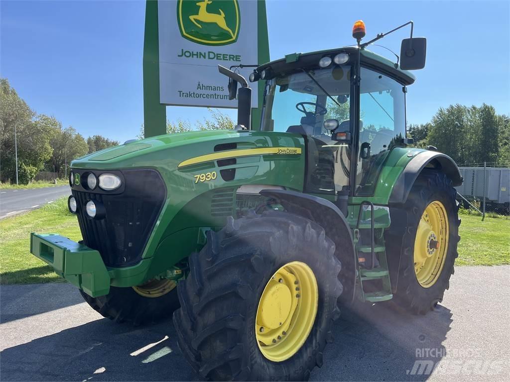 John Deere 7930 Traktory