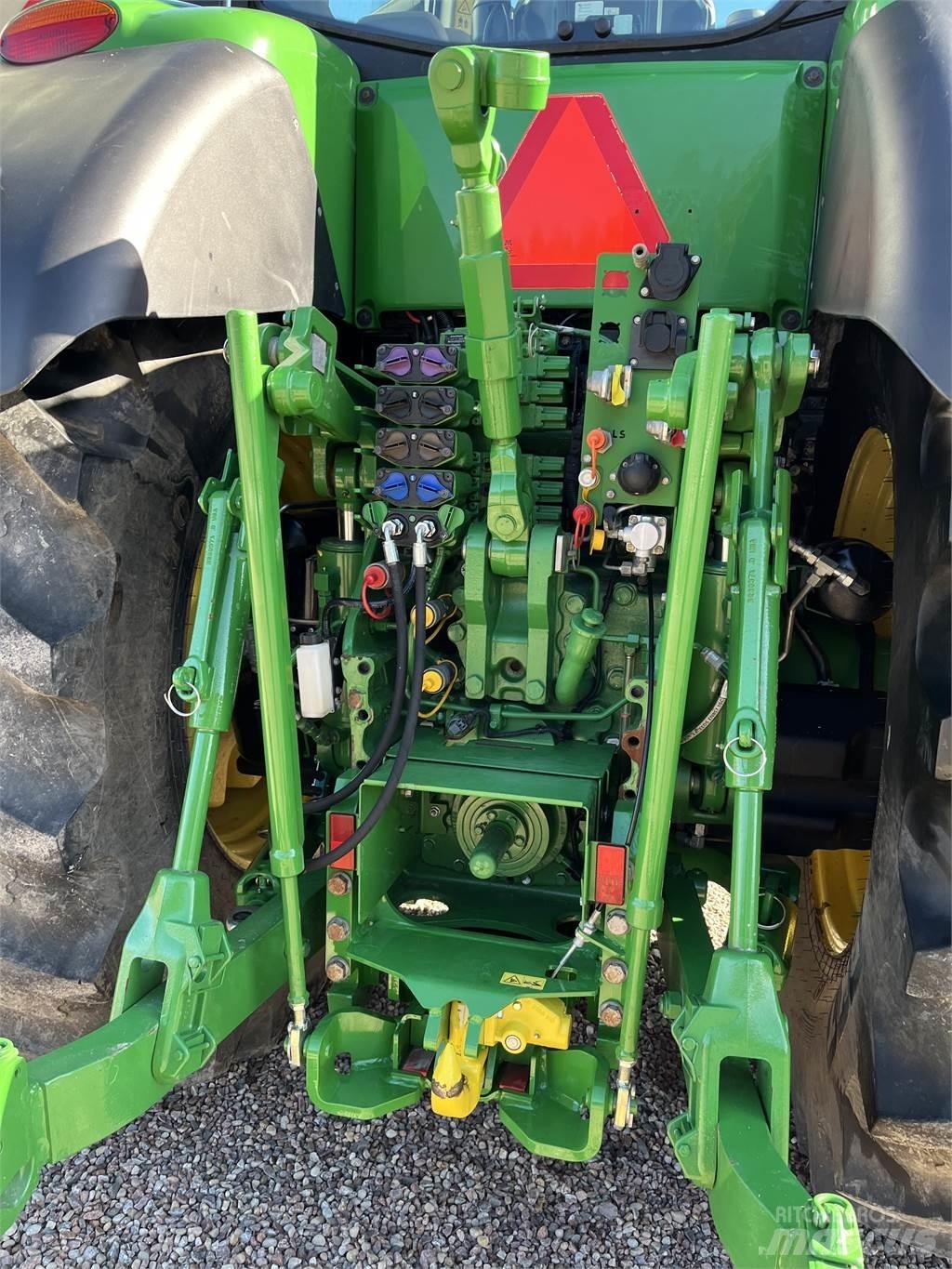 John Deere 8370R Traktory