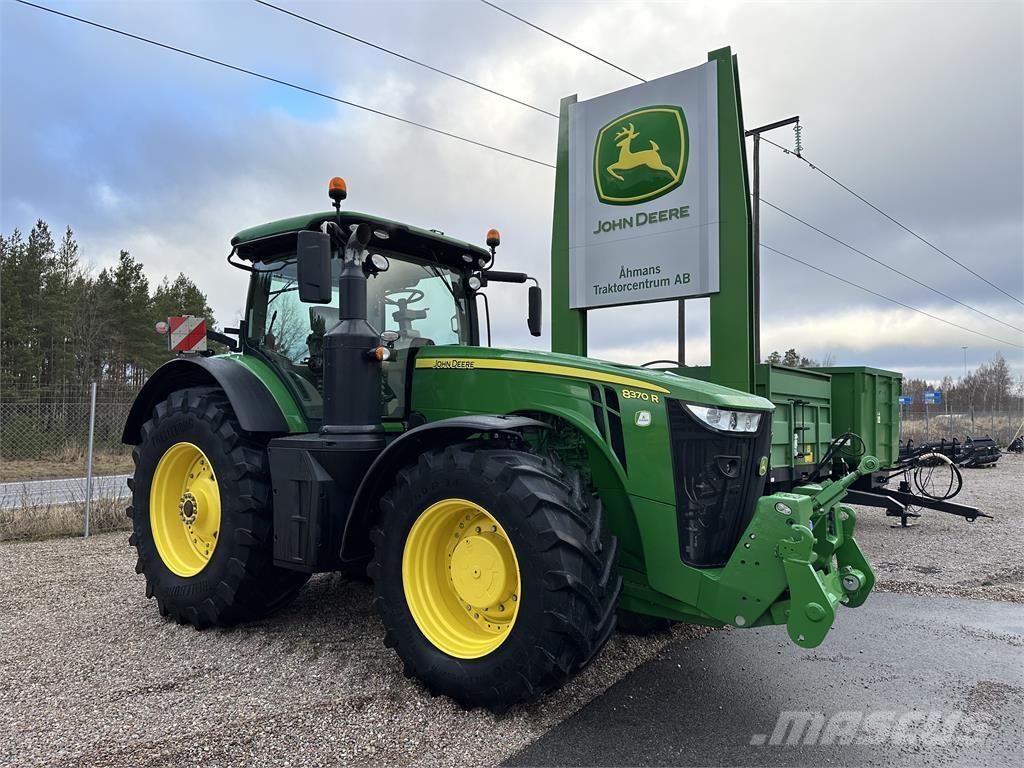 John Deere 8370R Traktory