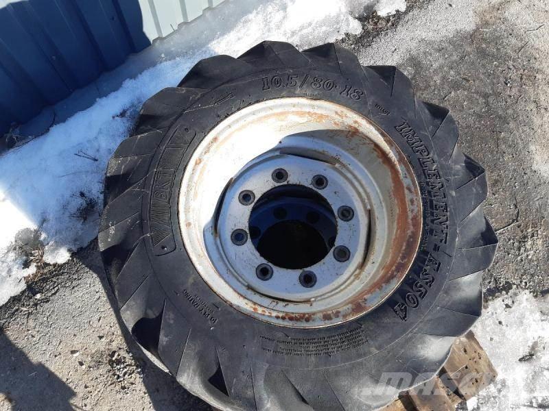  TRAKTOR HJUL 10,5/80-18 Pneumatiky, kola a ráfky