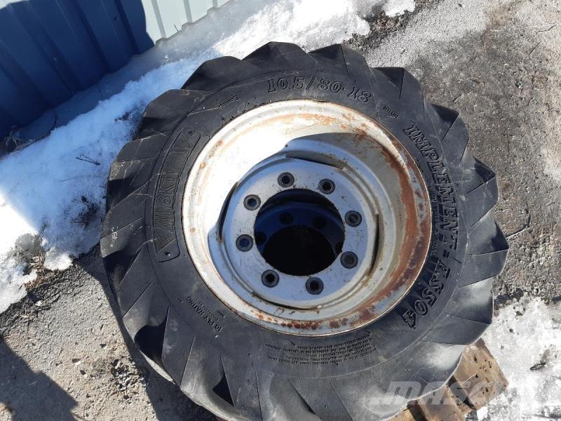  TRAKTOR HJUL 10,5/80-18 Pneumatiky, kola a ráfky