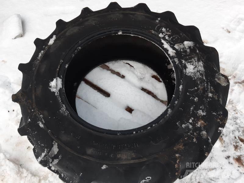  TRAKTORDÄCK 13,6-R24 Pneumatiky, kola a ráfky