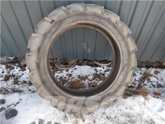  TRAKTORDÄCK 8,3-24 6PLY Pneumatiky, kola a ráfky