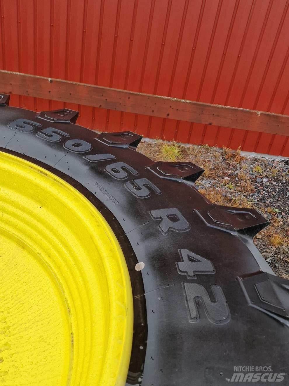 Trelleborg TM800 Pneumatiky, kola a ráfky