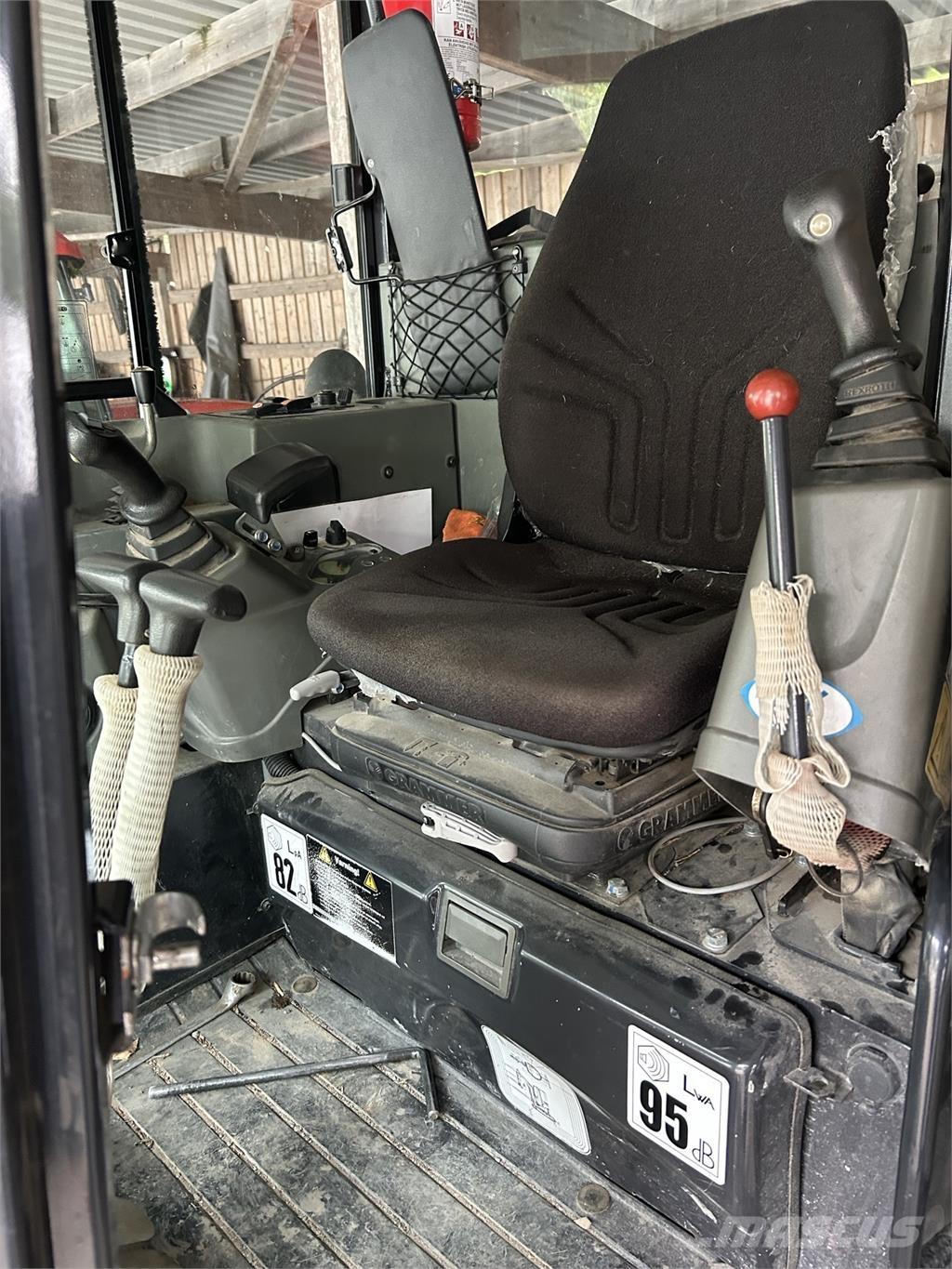 Yanmar VIO 38 GRÄVARE Kolové nakladače