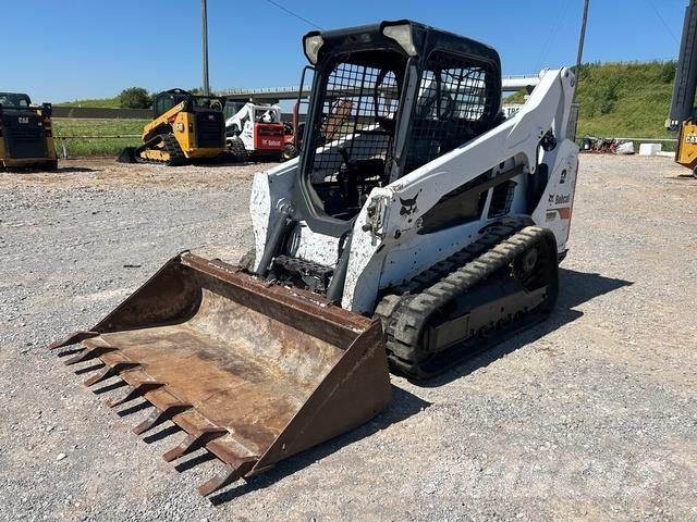 Bobcat T590 Smykem řízené nakladače