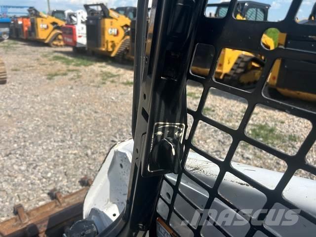 Bobcat T590 Smykem řízené nakladače