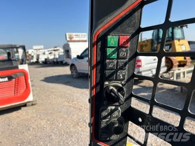 Bobcat T64 Smykem řízené nakladače