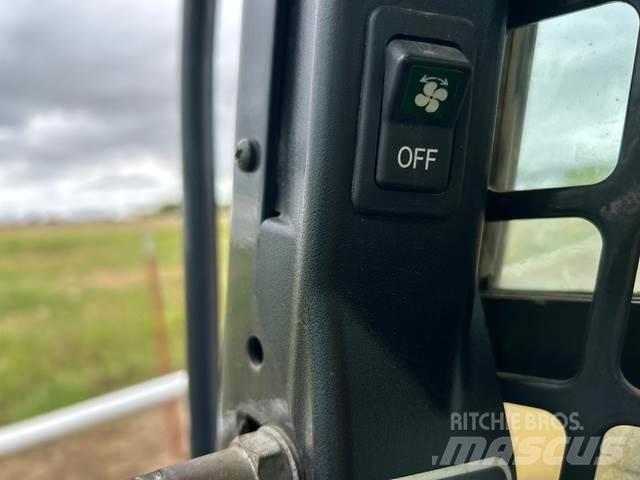 Bobcat T770 Smykem řízené nakladače