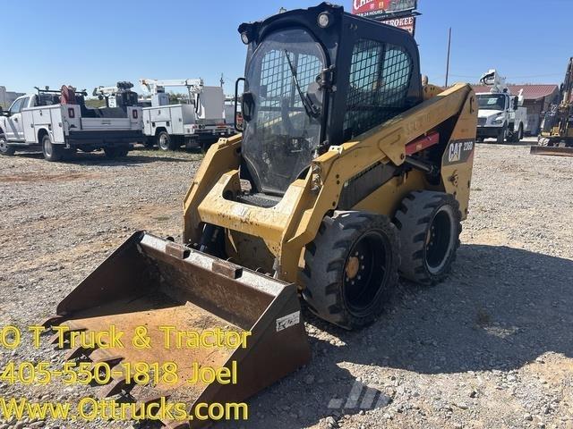 CAT 236D Pneumatiky, kola a ráfky
