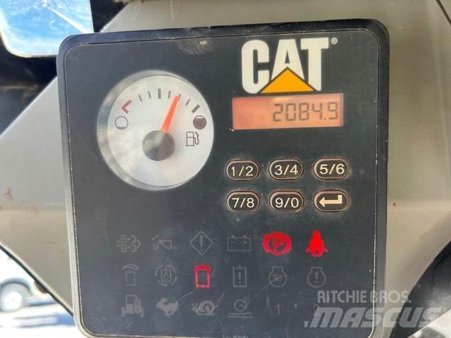 CAT 239D Smykem řízené nakladače
