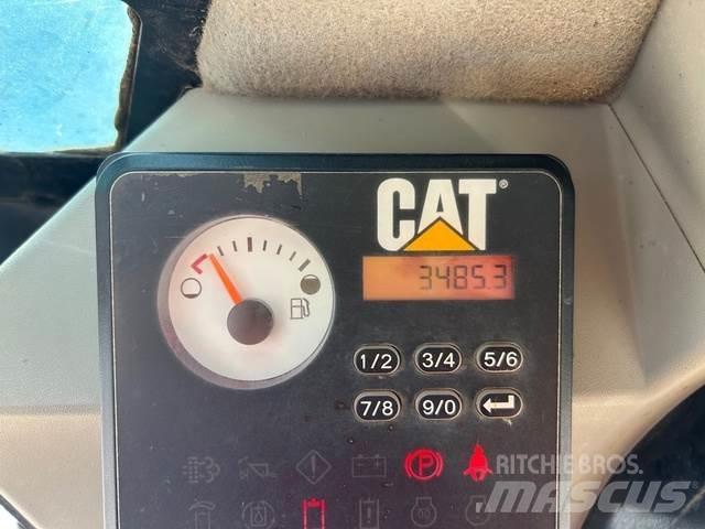 CAT 259D Smykem řízené nakladače