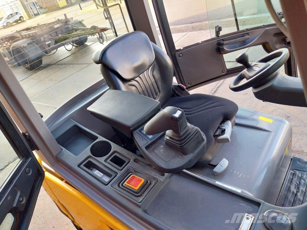 Jungheinrich EFG 320 Akumulátorové vozíky