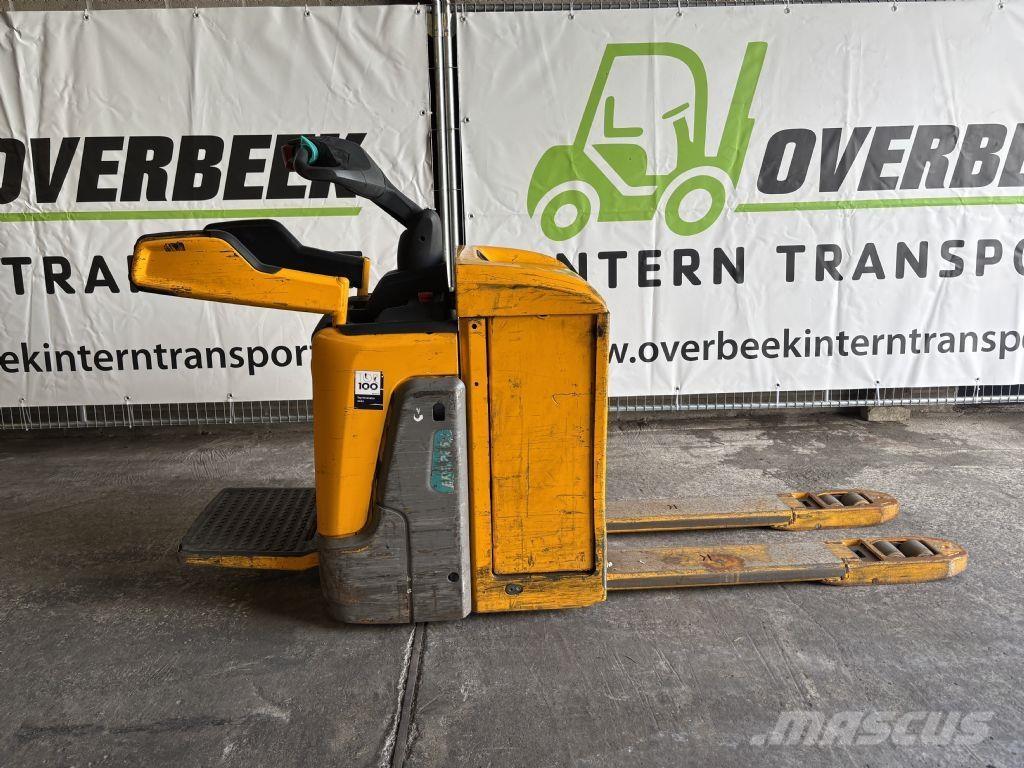 Jungheinrich ERE 225 Samohybné vozíky