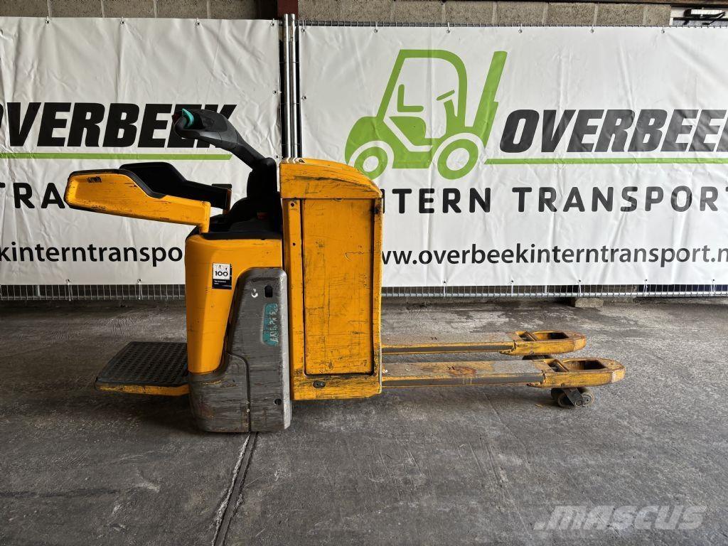 Jungheinrich ERE 225 Samohybné vozíky