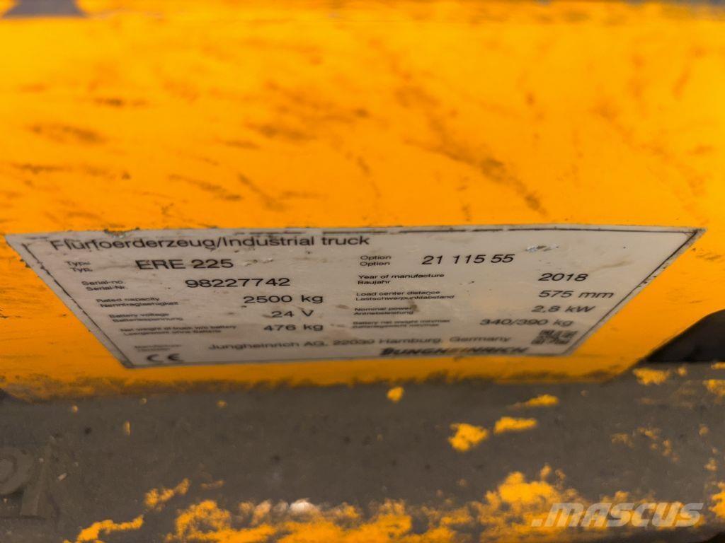 Jungheinrich ERE 225 Samohybné vozíky