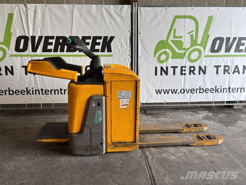 Jungheinrich ERE 225 Samohybné vozíky