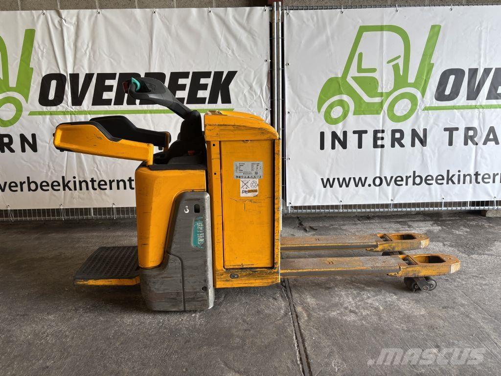 Jungheinrich ERE 225 Samohybné vozíky