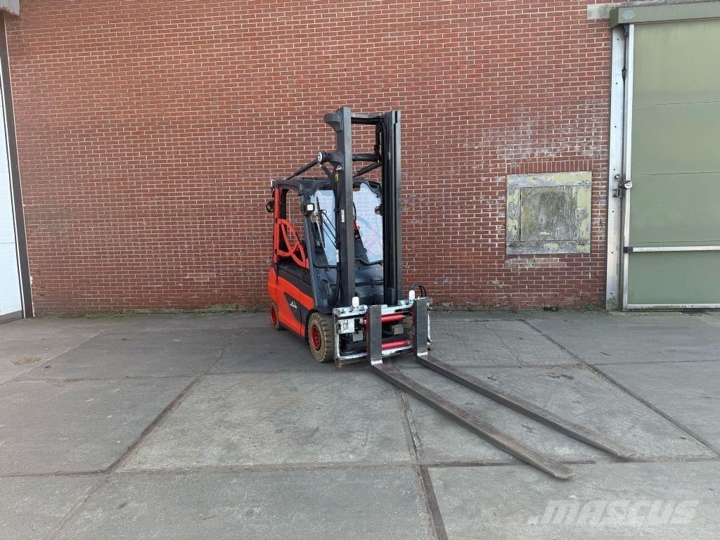 Linde E30-01 Akumulátorové vozíky