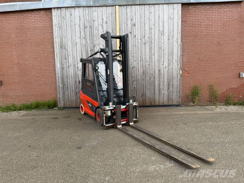 Linde E30-01 Akumulátorové vozíky