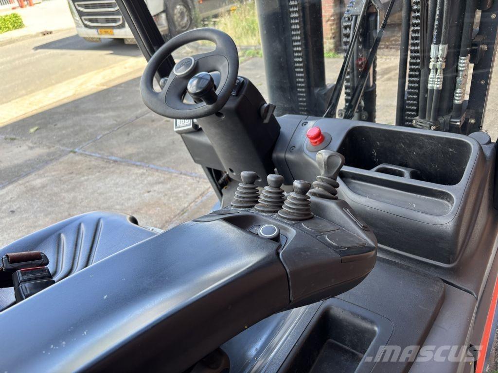 Linde E30-01 Akumulátorové vozíky