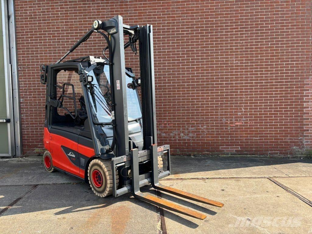 Linde E30L-01 Akumulátorové vozíky