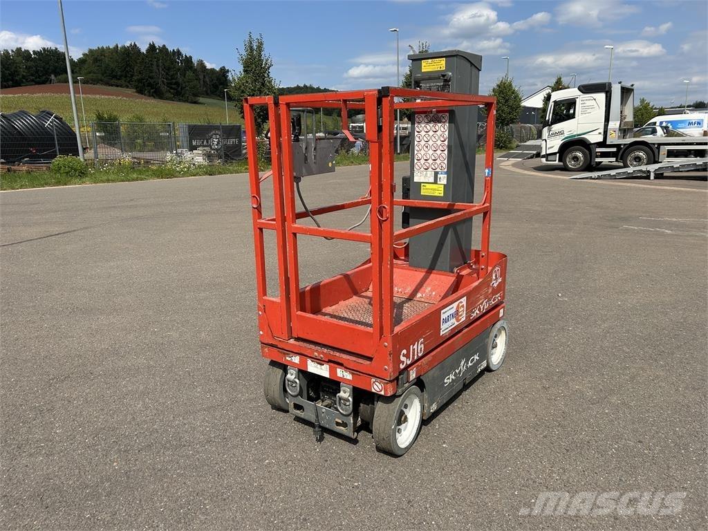 SkyJack SJ16 Kompaktní samohybné kloubové plošiny