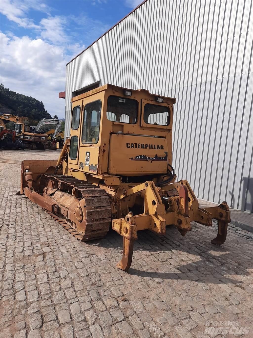 CAT D5B Pokladače potrubí