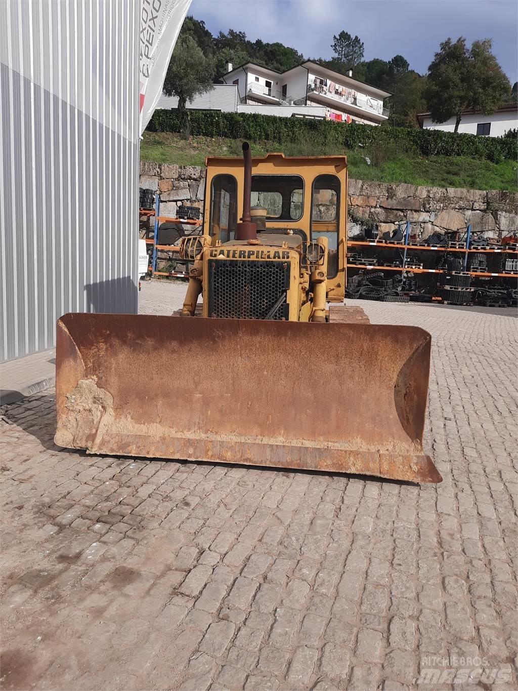 CAT D5B Pokladače potrubí