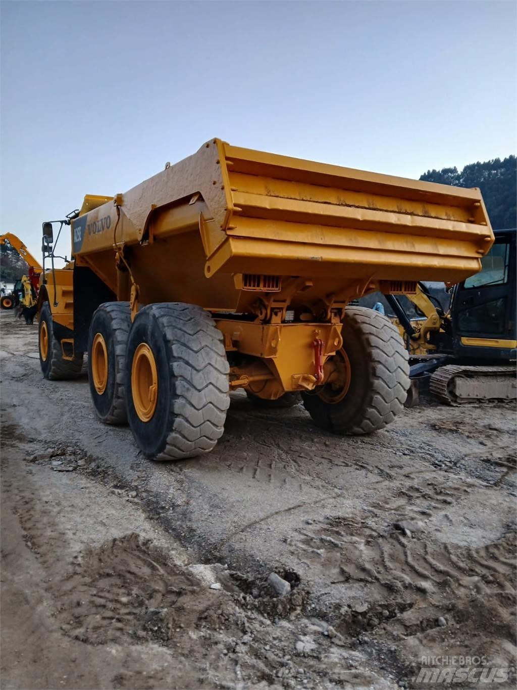 Volvo A25E Vyklápěcí dempry