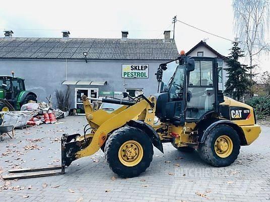 CAT 907H Kolové nakladače