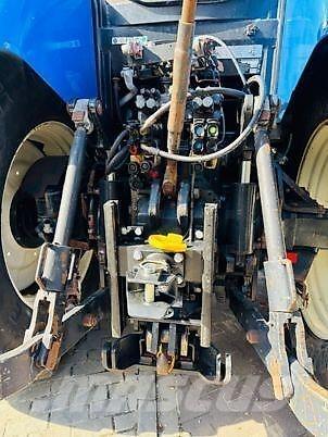 New Holland T7030 Traktory