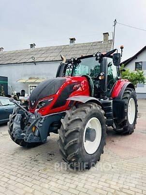 Valtra T154 Traktory