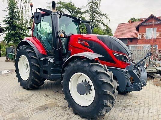 Valtra T154 Traktory